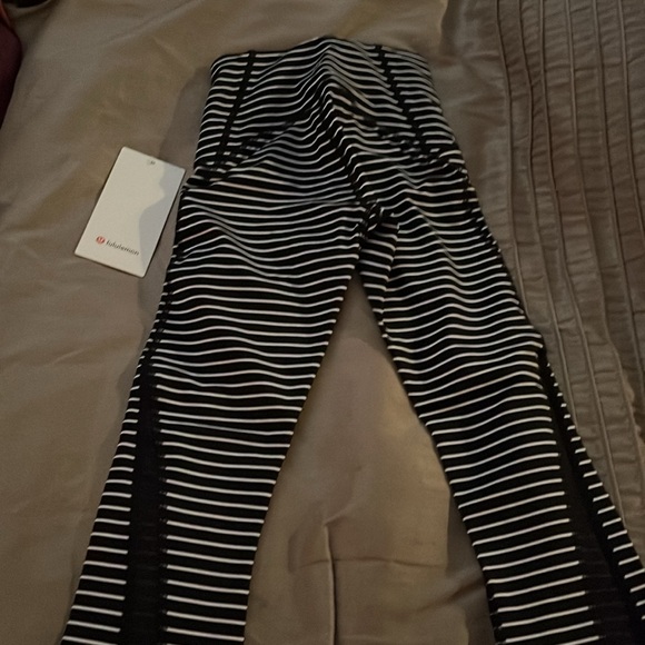 Lululemon Leggings Size 2 - Picture 3 of 5